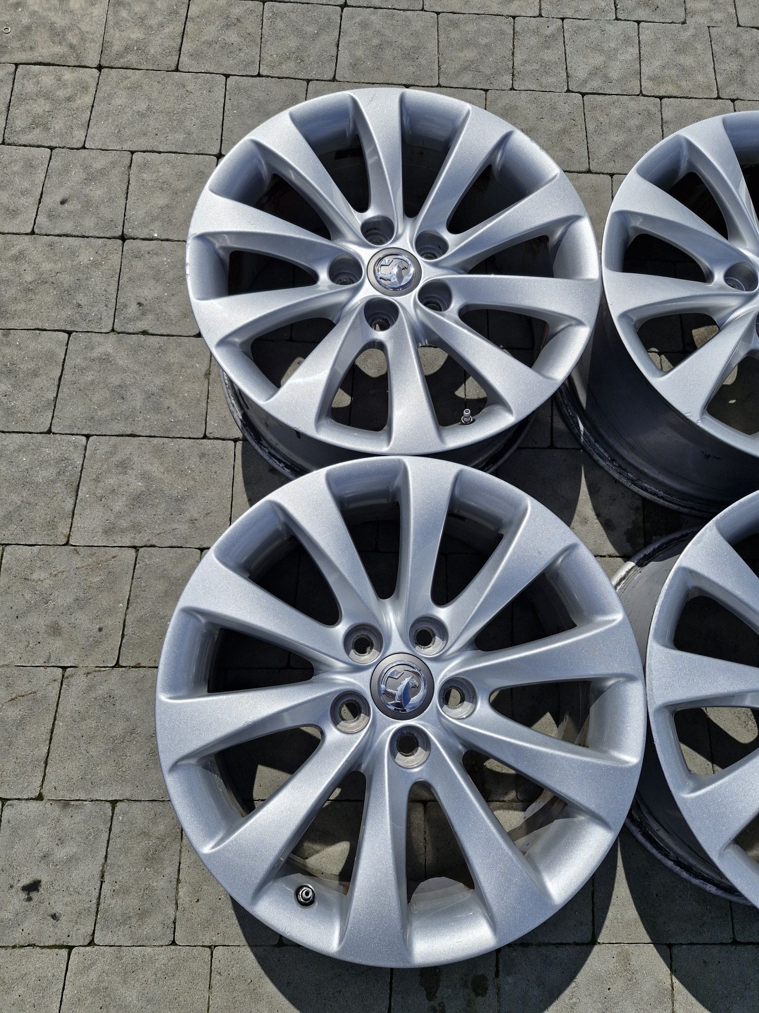 Диски легкосплавні Opel Insignia Honda Tesla Toyota Acura 8J R18 ET42