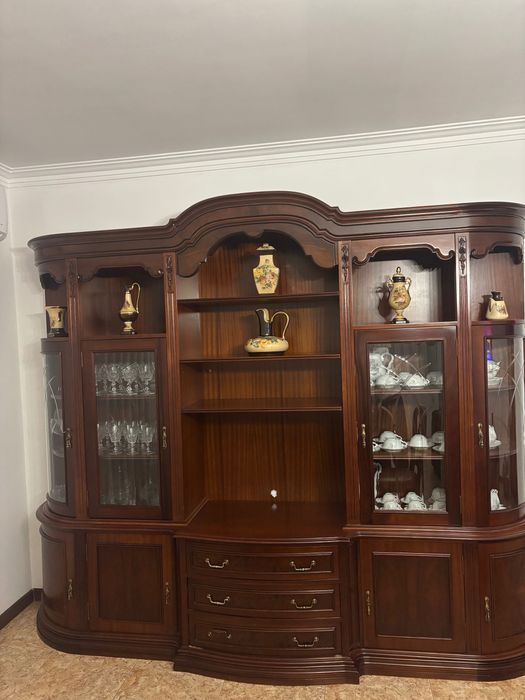 Móvel de Sala Clássico em Madeira