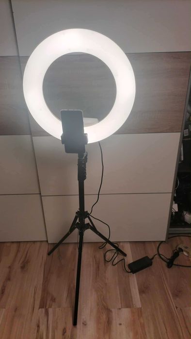 Lampa pierscieniowa led z wyświetlaczem i pilotem 18 cali 96w