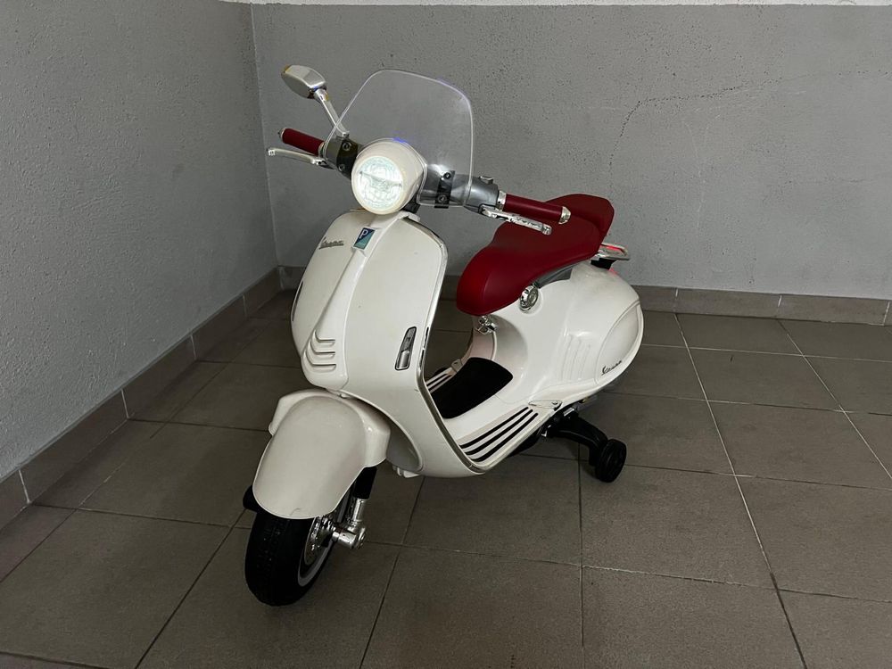 Mota eletrica vespa (semi nova para criança)