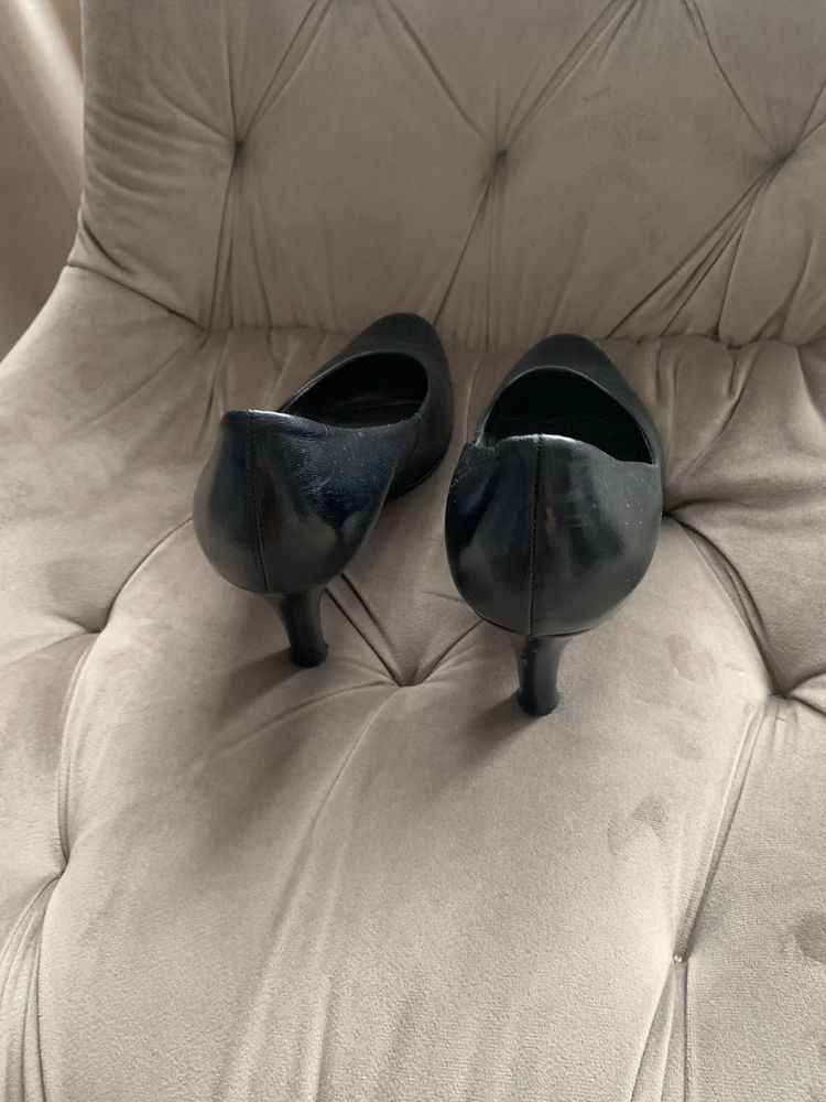 Buty czółenka czarne skórzane rozmiar 39