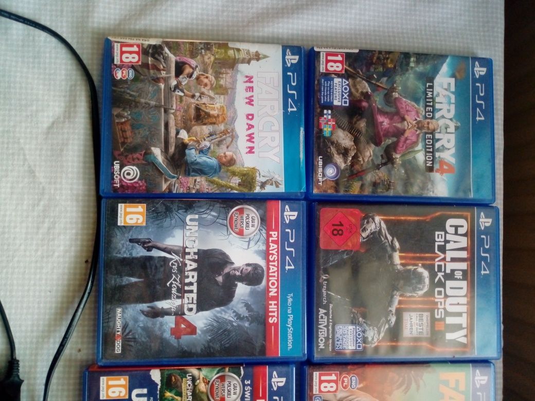 Konsola PS4+2 kontrolery i 12 gier