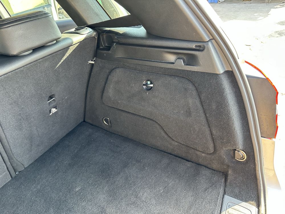 Boczki bagażnika Mercedes W246 Dywan Tył Tapicerka B klasa