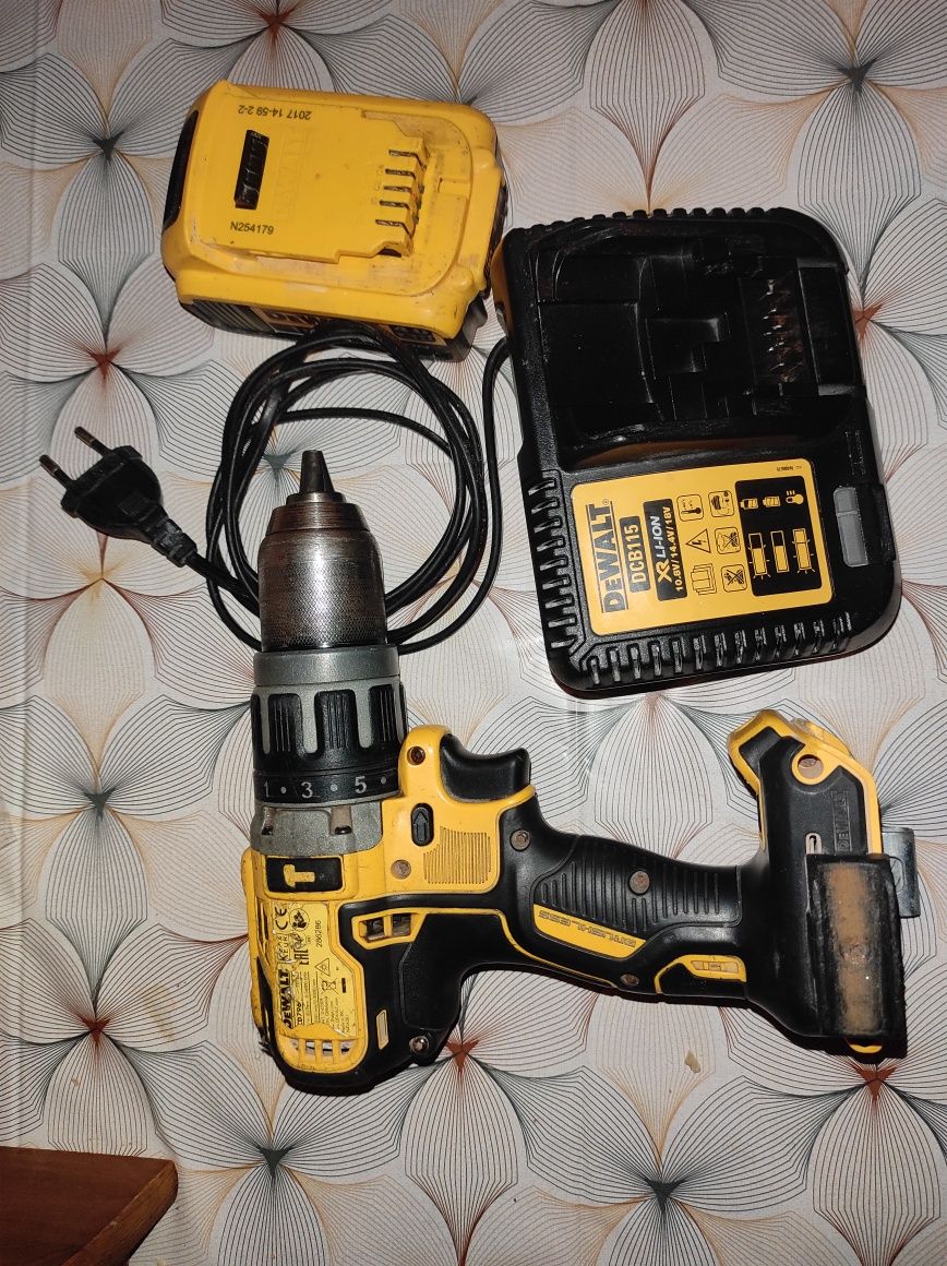 Wkrętarka Dewalt dcd 796+ładowarka z bateria