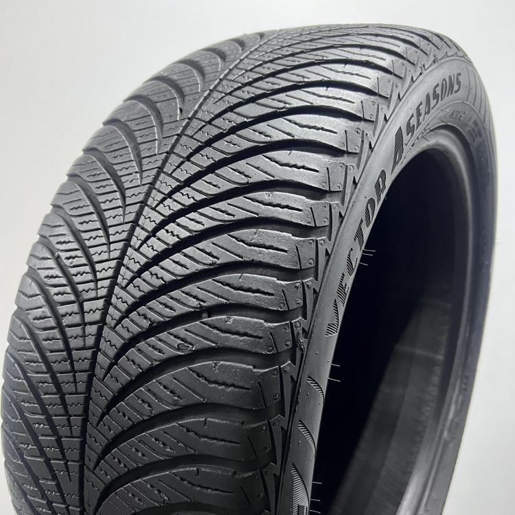 2шт бу всесезон 215/50/R17 6,3мм 2020р Goodyear Vector 4 Seasons