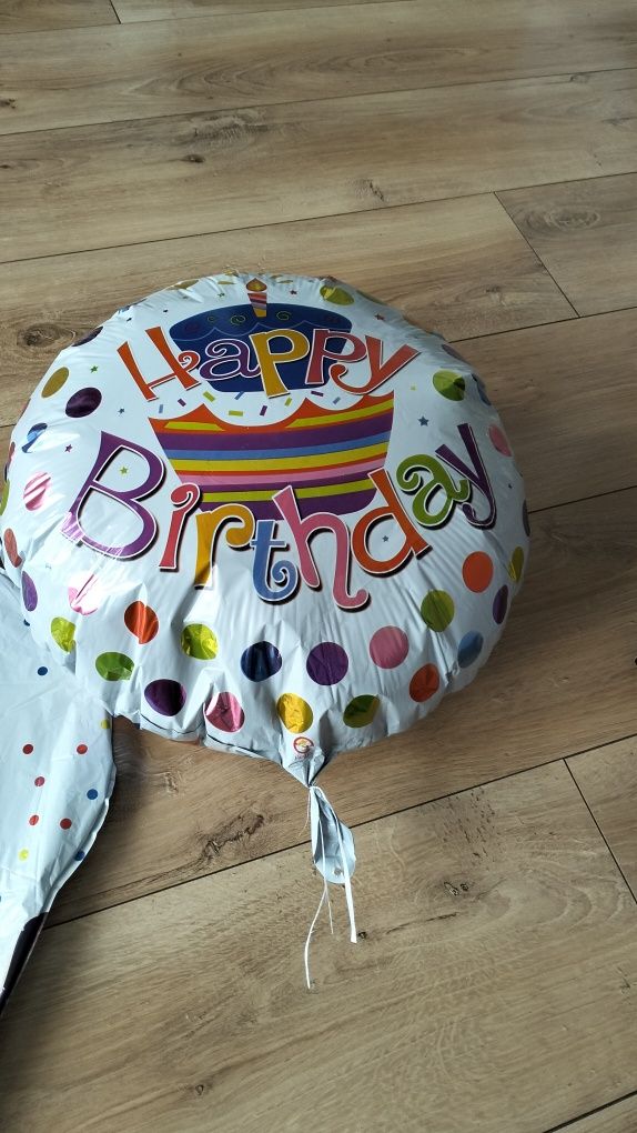 Balony urodzinowe, całe