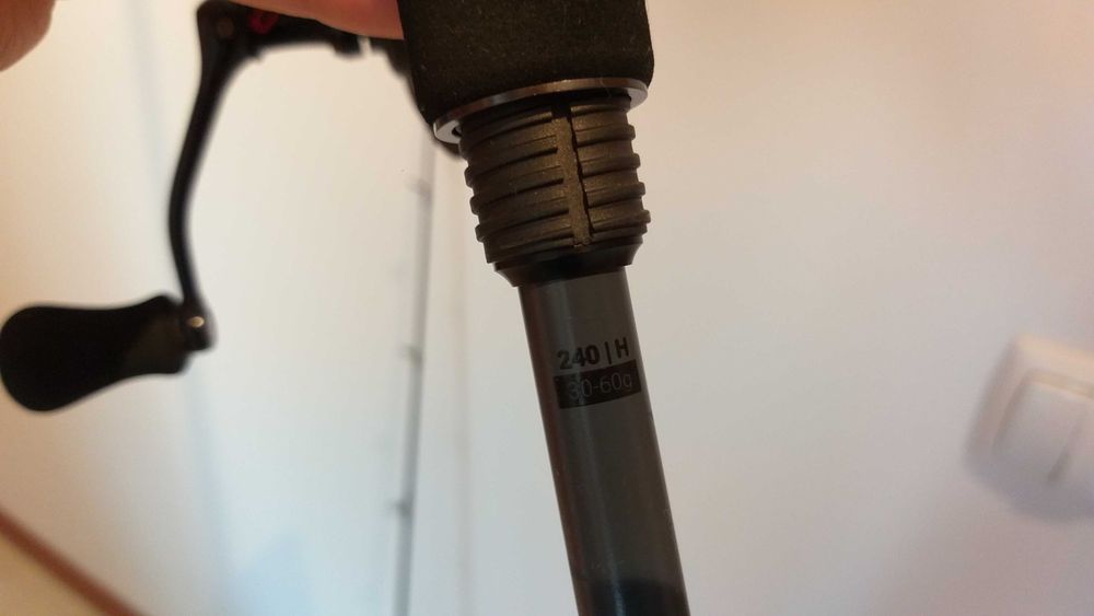 Cana pesca Spinning nova 2.4m com carreto + amostras novas oferta