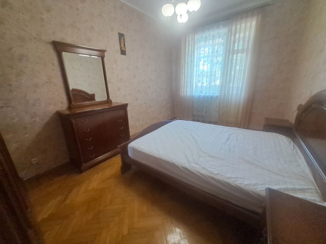 Сдам Довженко 6  Дома  Каркашадзе 3х комнвтную квартиру