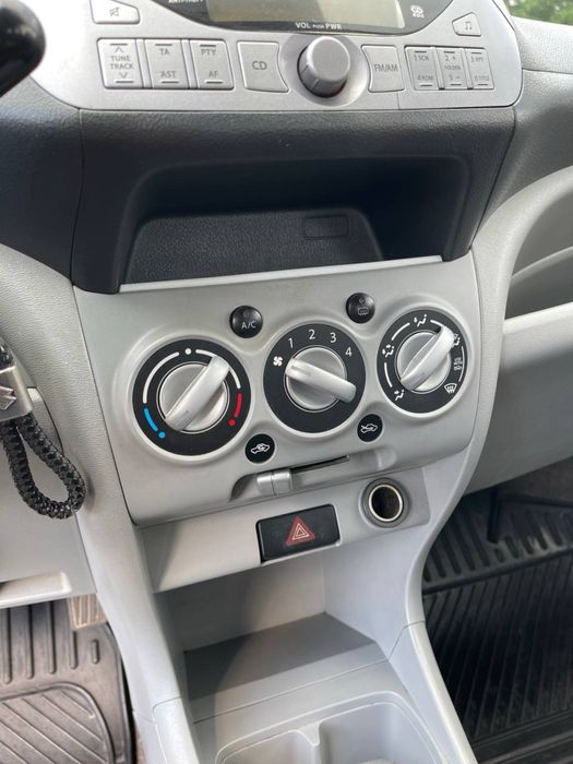 Suzuki Alto автомобіль