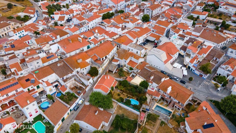 Terreno Urbano Sustentável em Arraiolos – com Água e Energia Solar!