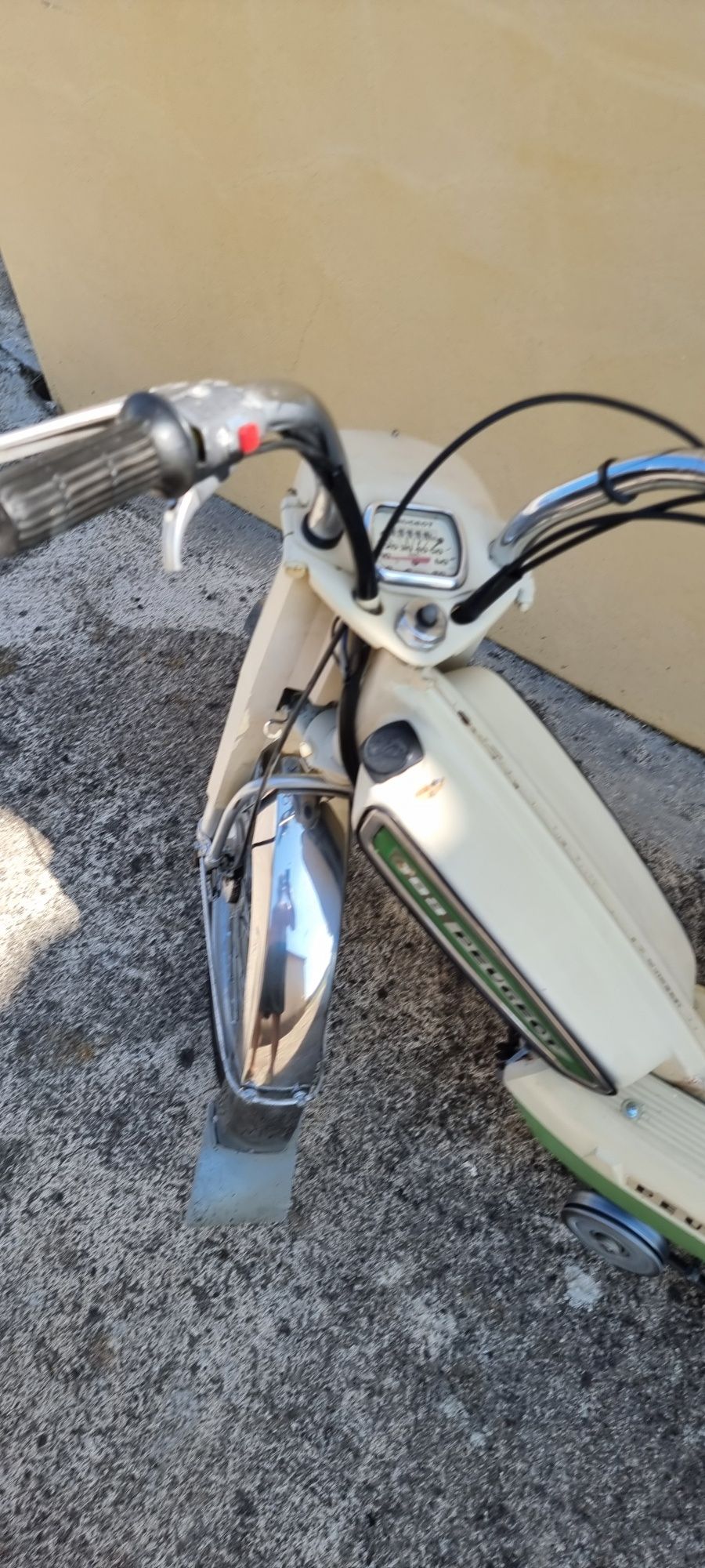 Vendo Peugeot  103  com oferta 103 para peças.