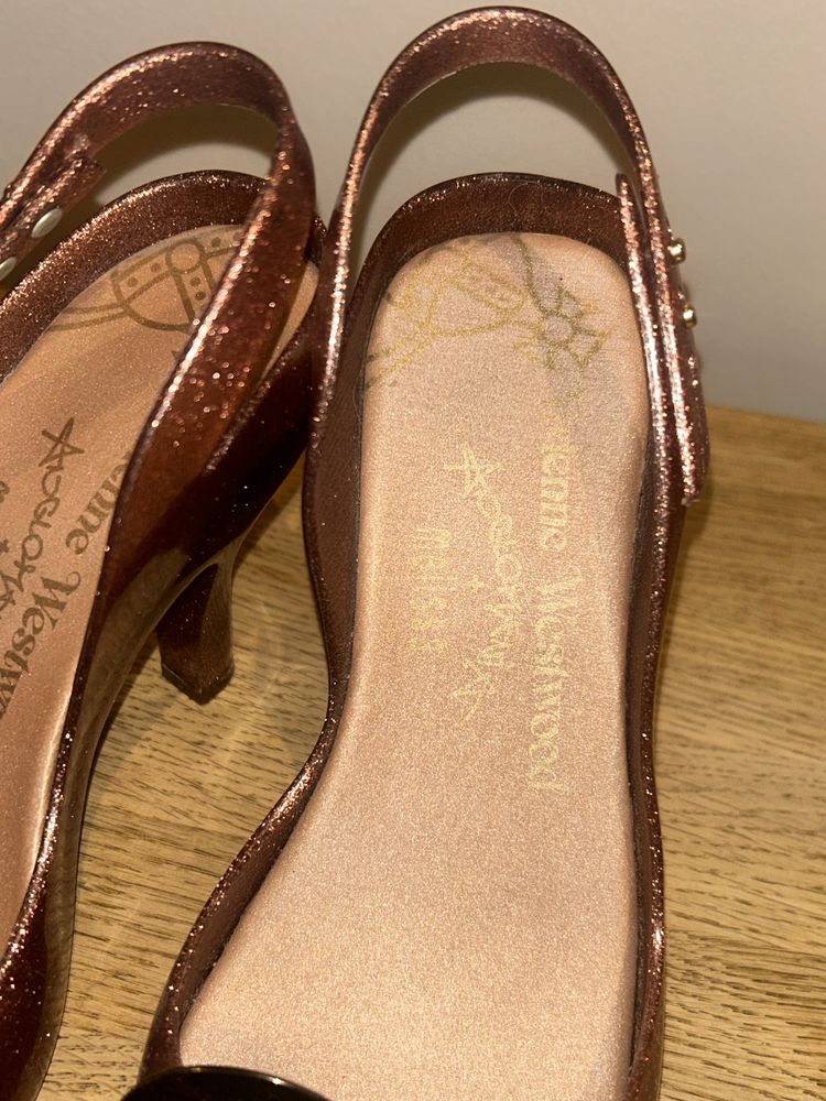 Melissa Vivienne Westwood 39