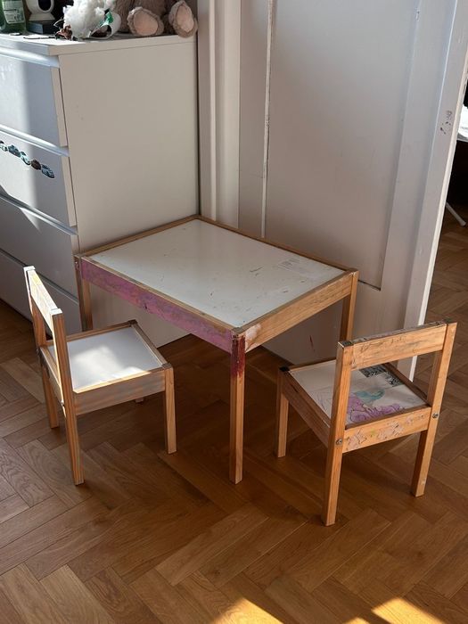 Stolik dziecięcy Ikea, krzesła
