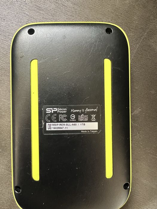 внешний жесткий диск Silicon Power Armor A60 объемом 1 ТБ.