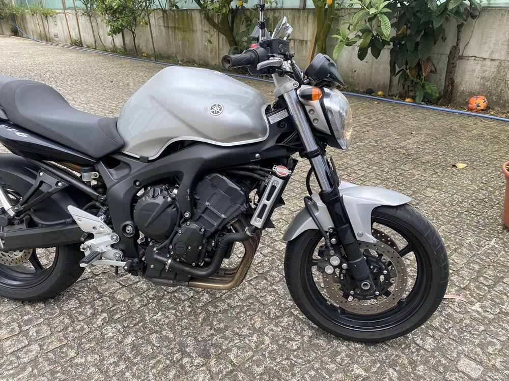 Yamaha FZ6 S2! Potência de 98cv e 600cc