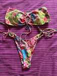 Bikini colorido como novo
