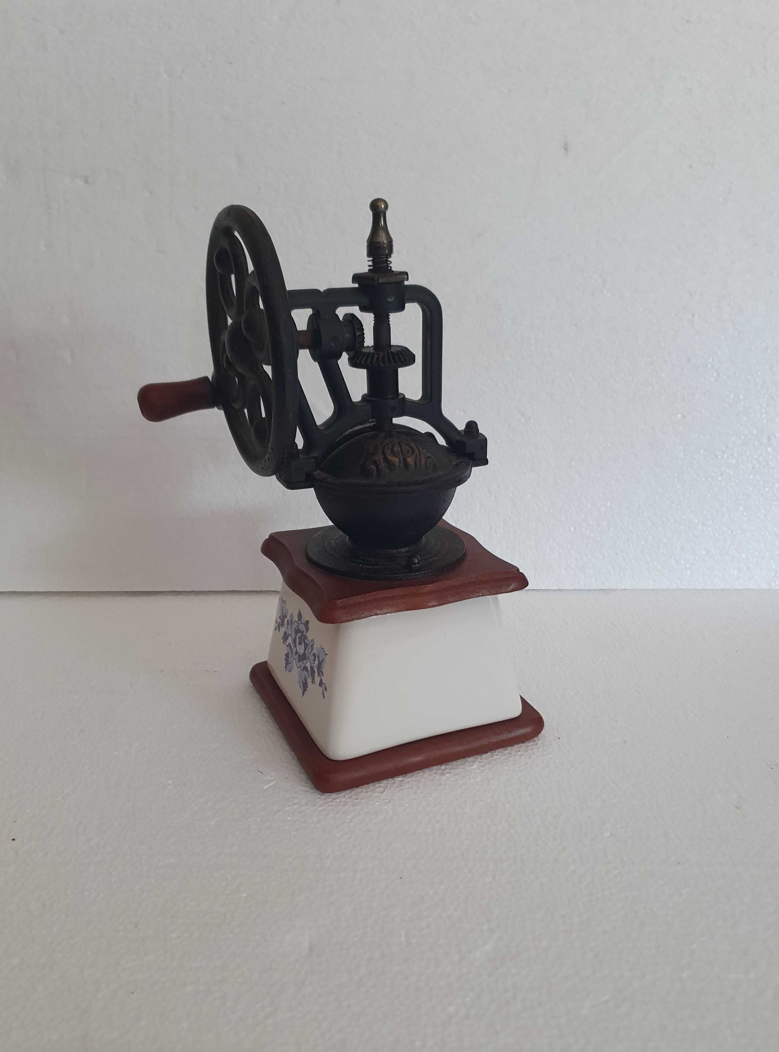 Magnífico Moinho de café manual, vintage e como novo