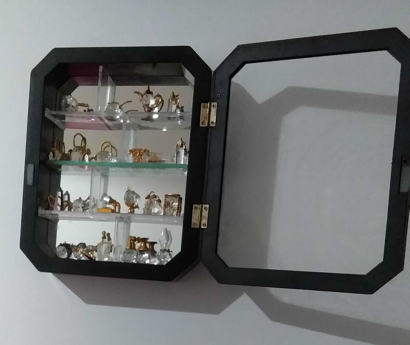 Coleção de miniaturas em cristal e dourado