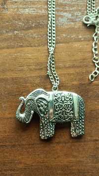 Metalowa zawieszka słoń na długim łańcuszku
