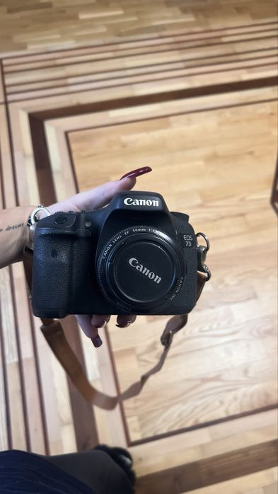 Продам фотоапарат canon 7d