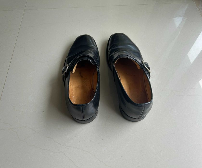 Sapatos clássicos em pele