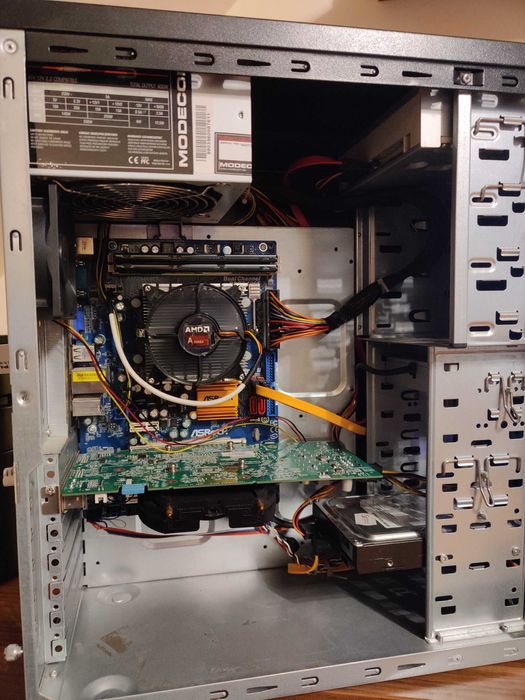 Stary komputer stacjonarny 4GB RAM dysk 320GB 2 systemy