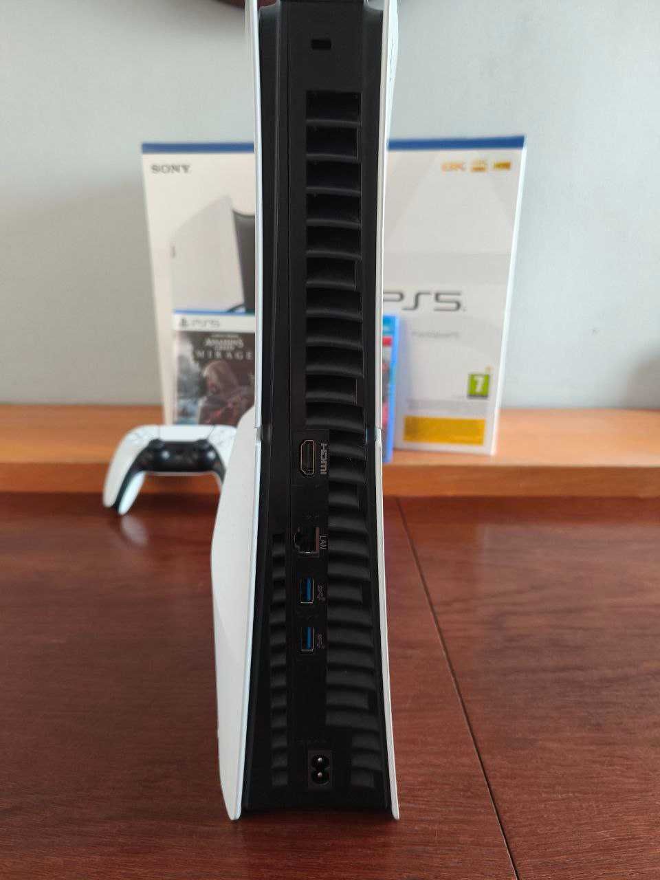 Sprzedaje Playstation 5 1 tb z dwoma grami