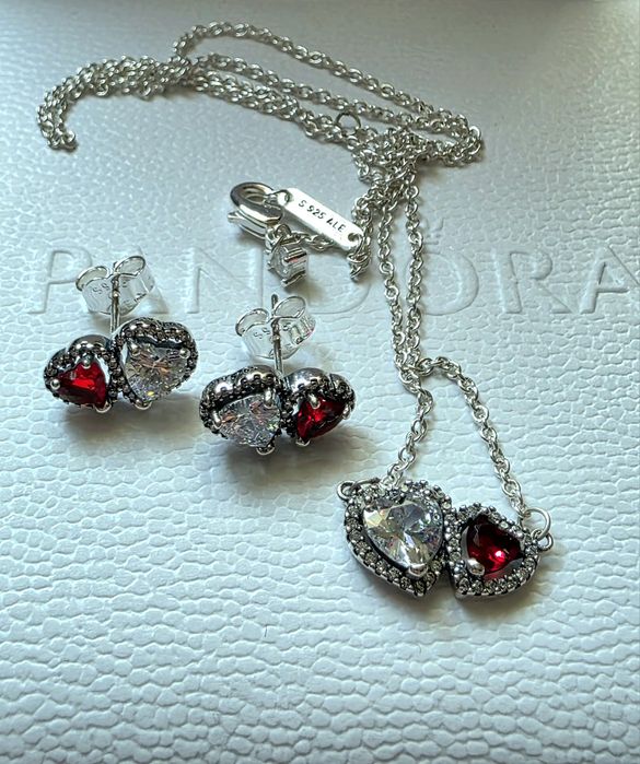 Komplet biżuterii Pandora naszyjnik i kolczyki z serduszkami