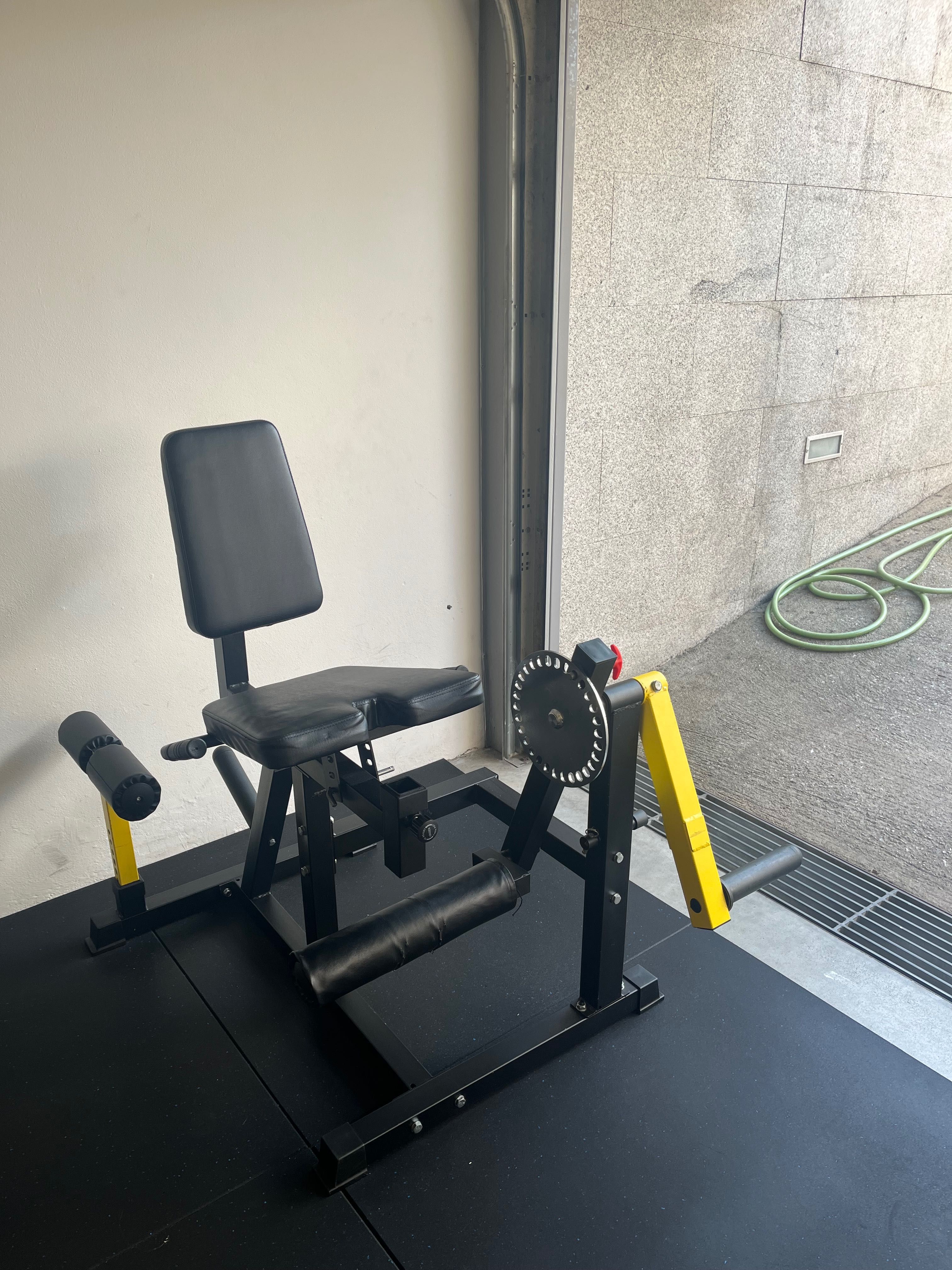 Máquina Leg Extension e Leg Curl