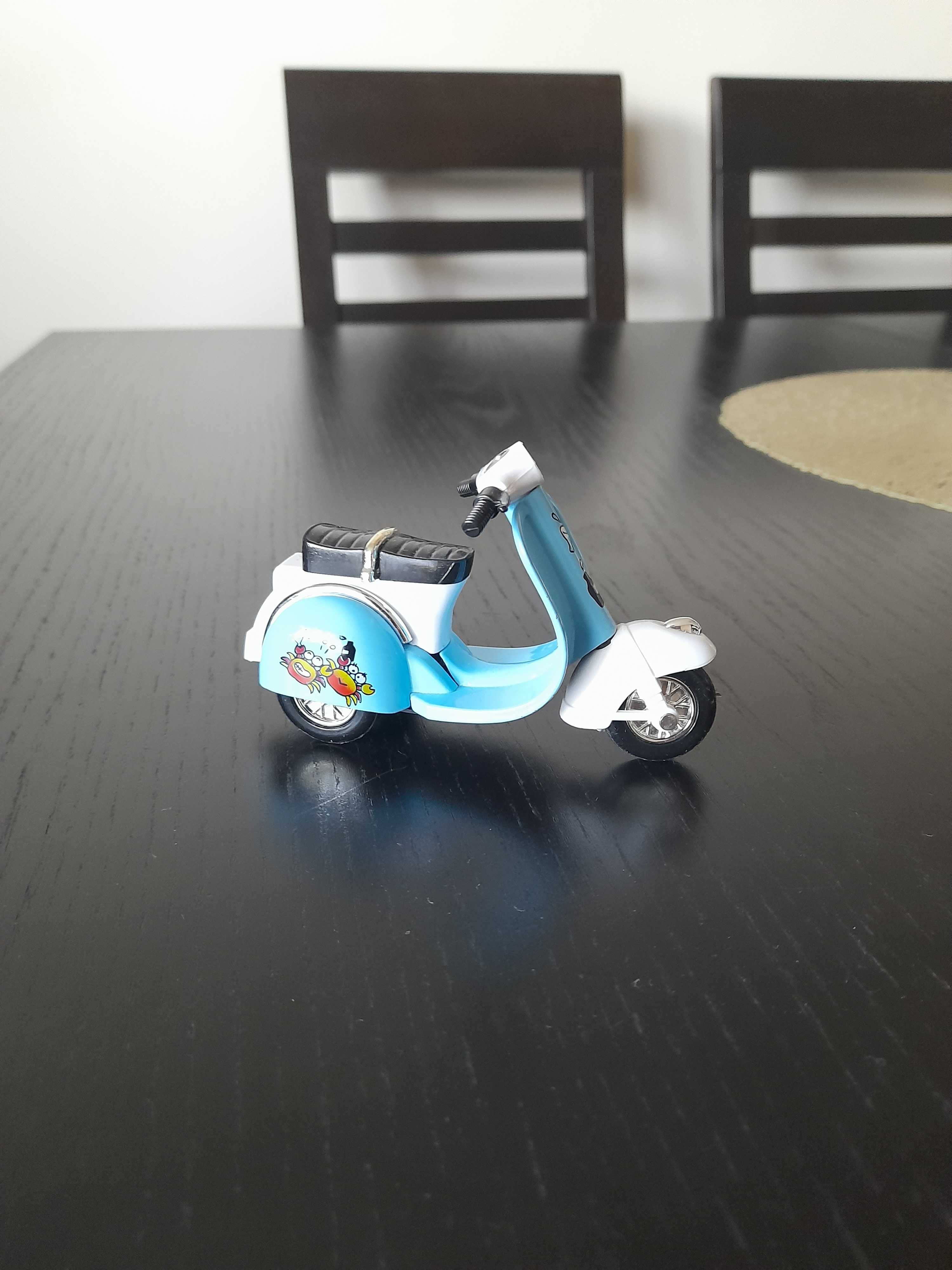 Resorak Motocykl Metalowy dl. 11 cm trzykołowy