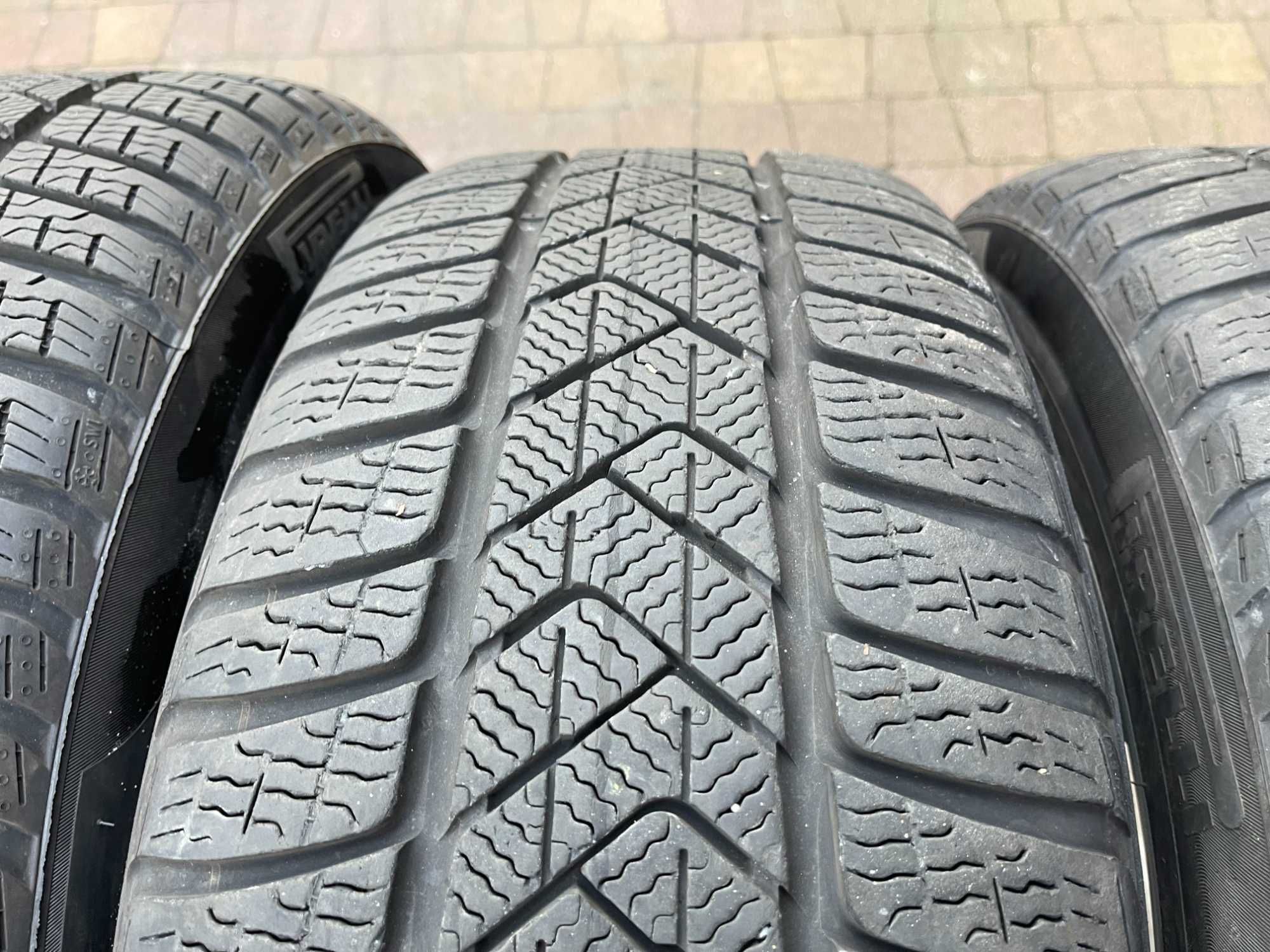 3697. Opony zimowe 225/45/18 Pirelli Runflat MOE 2021/23r 8/6.8mm 4szt