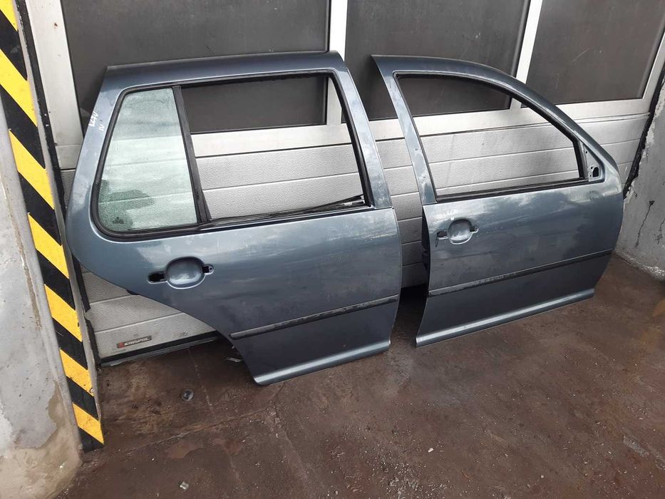 Golf IV - drzwi prawe LC7U