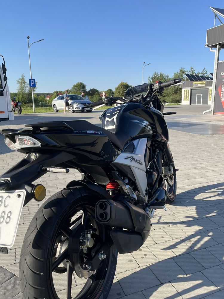 TVS apache rtr160 4v