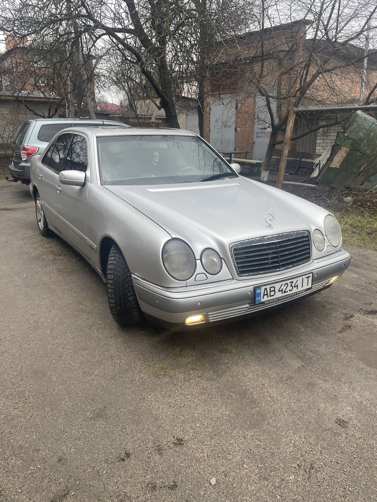 Mercedes Benz 210 E320