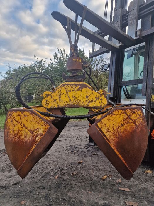 Chwytak z rotatorem do materiałów sypkich