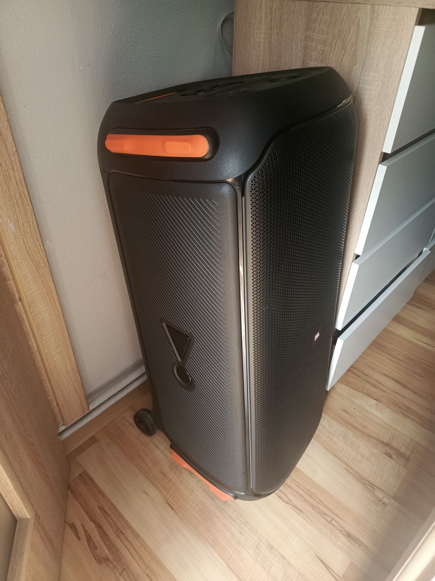 JBL partybox 710