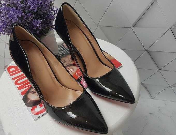 Весільні лакові туфлі човники на підборах CLARKS 39 розмір 25 см