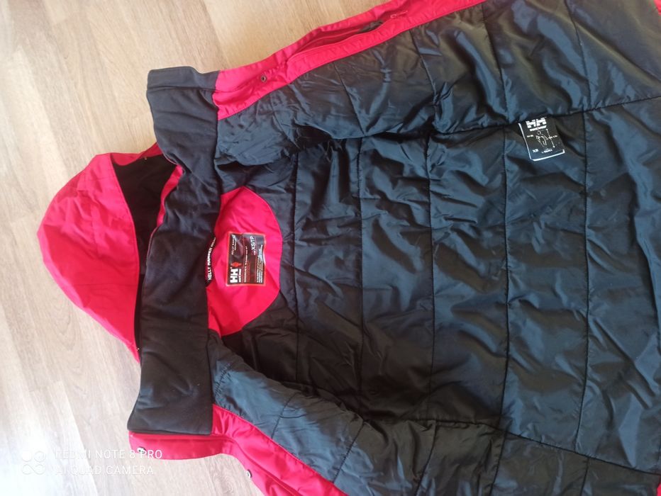 Курточка Helly Hansen xs размер