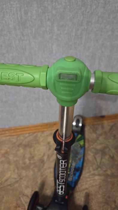 Дитячий самокат.