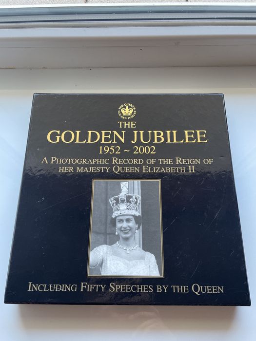 Книга-альбом «Золотий ювілей правління королеви Єлизавети ІІ»