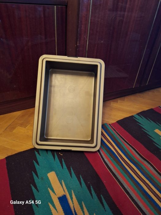 Для кошек, ёмкость под туалет.