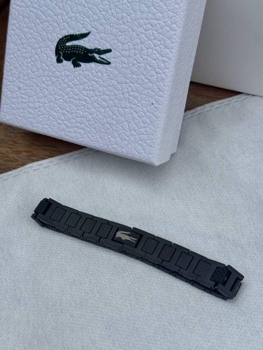 Браслет від бренду Lacoste