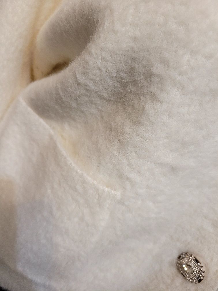Sweter bluza kardigan biały kremowy na guziki dekoracyjne oversize