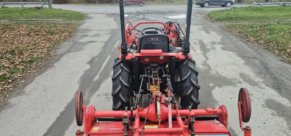 Мінітрактор Трактор з фронтальним Навантажувачем Yanmar  AF 220