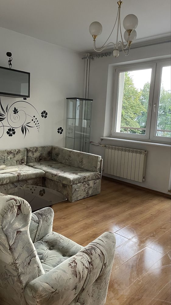 1p. Nowe AGD. 3 oddzielne pok z balkonem. WC i łazienka.  Doposażenie