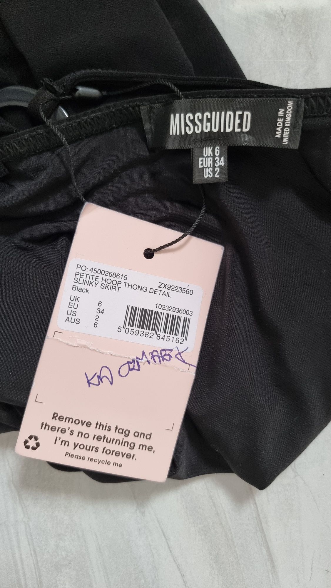 Obcisła spódniczka z efektownym tyłem Missguided