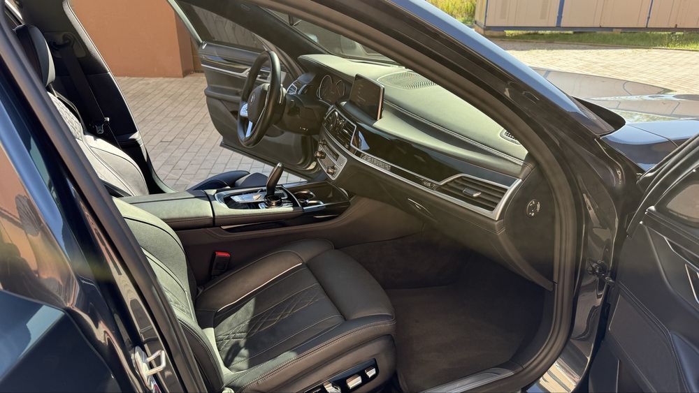 BMW 750d 2017 оригінальний пробіг 133000