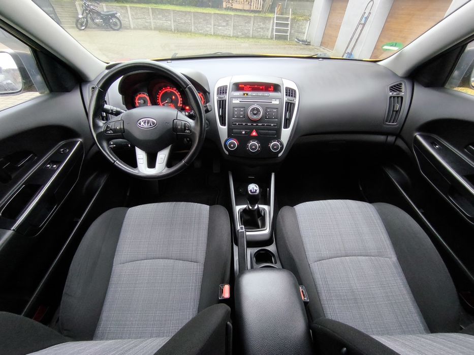 KIA Ceed 1,6 Vision Benzyna 2010r Złoty SuperAuto