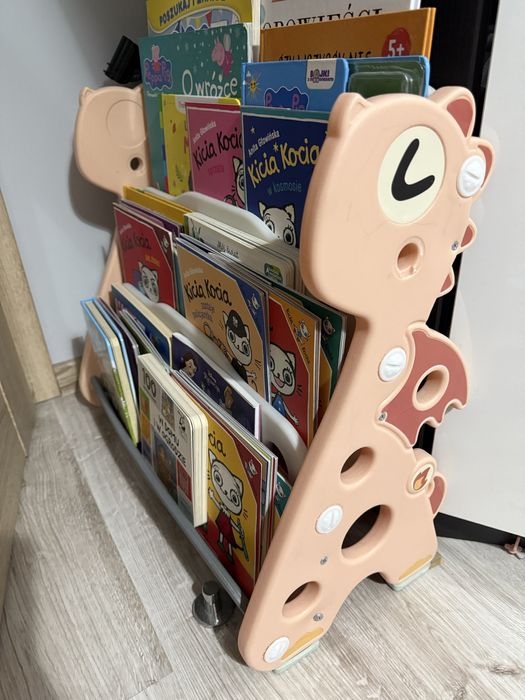 Regal na ksiazki dziecięcy