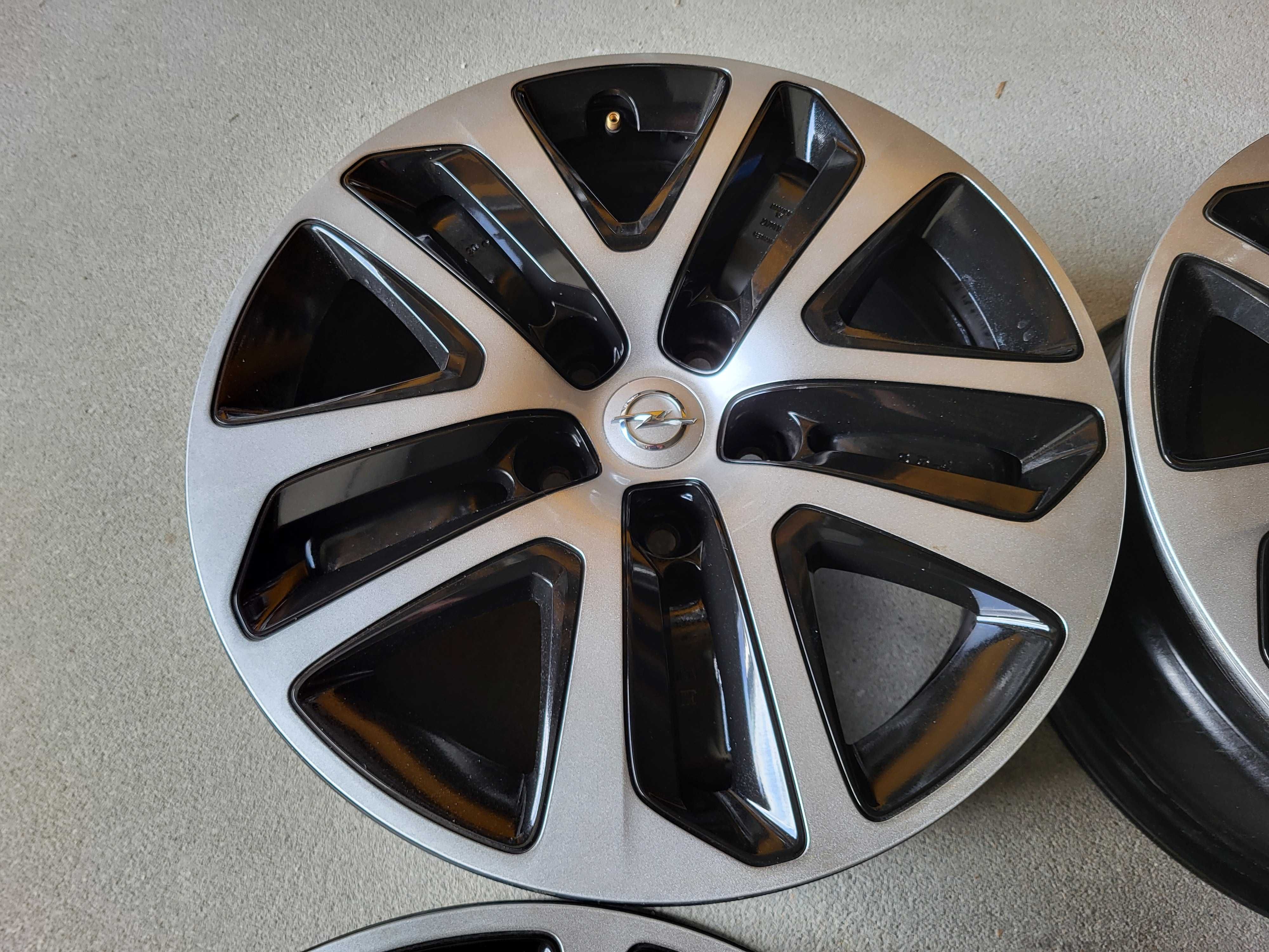 [847] Felgi stalowe Opel 17 cali 5x115 Insignia B Struktura + Czujniki